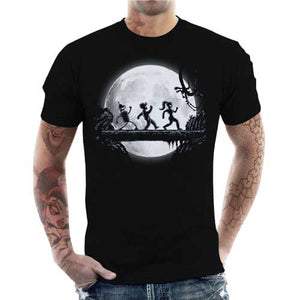 tshirt-homme-future-matata-cross-over-entre-un-film-et-une-serie-de-legende-coton-bio-noir