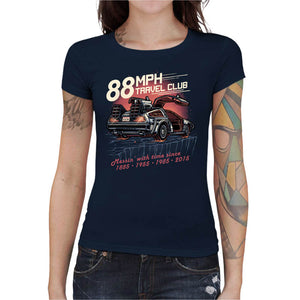 T-shirt Geekette - 88 Mph Travel Club, Coloris Bleu Nuit, Collections SOLDES, T SHIRT GEEKETTE, Top des ventes - Checkpoint, Vendor - Glitchygorilla, Checkpoint