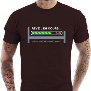 T-shirt geek homme - Réveil en cours - Couleur Chocolat - Taille S