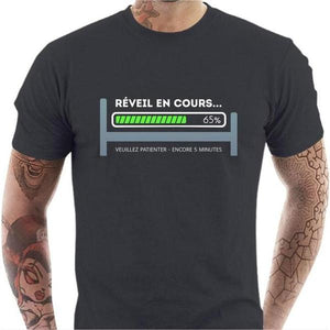 T-shirt geek homme - Réveil en cours - Couleur Gris Foncé - Taille S